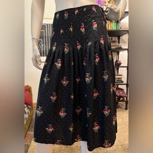 Vtg black floral print pleated silky skirt Small 4/6 Classic & Stunning